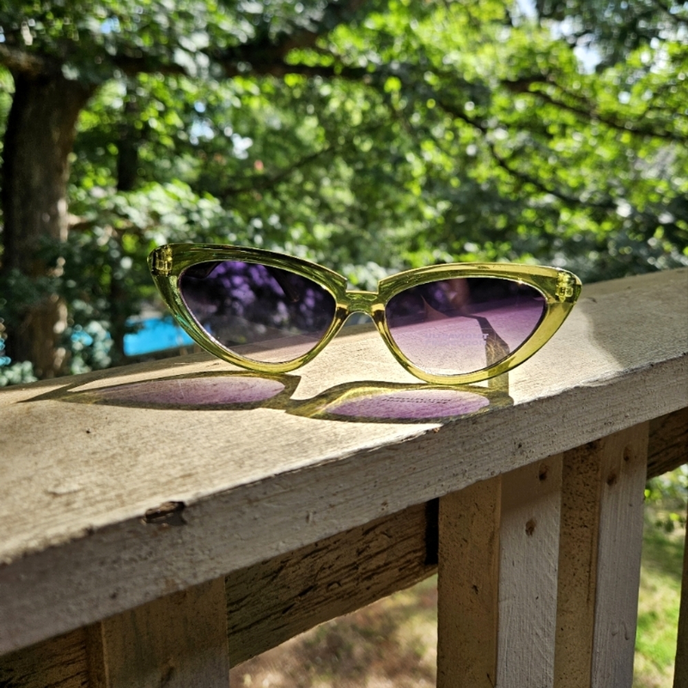 Vintage, glass, green sunglasses ☀️